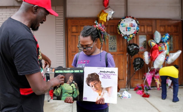 Три саморъчни завещания бяха намерени в дома на певицата Арета