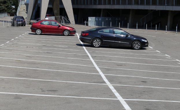 Забранява се престоят и паркирането на пътни превозни средства с