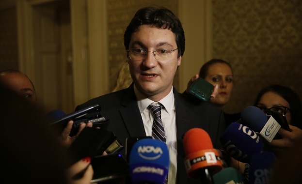 Спорът не е в това че парите трябва да се