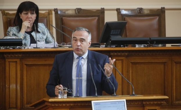 С повече от 50 подписа внесохме в деловодството на НС