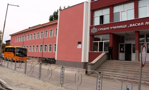 Ден преди старта на учебната година подготовката за първия учебен