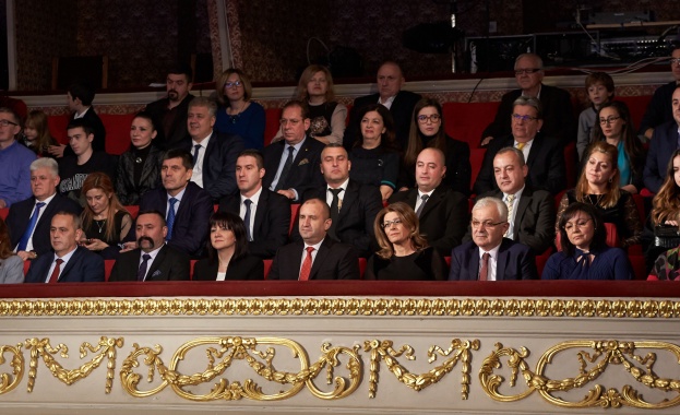 На 25 декември сряда президентът Румен Радев и неговата съпруга