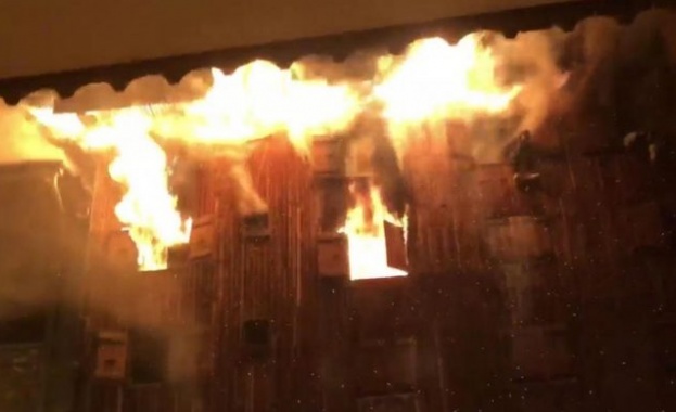Пожар избухна в храма Христос Спасител в центъра на Москва