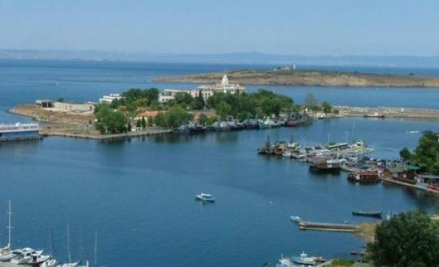 Концесионерът на плажа в Созопол е нарушил уведомлението за изграждане