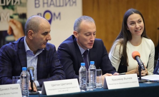 Евродепутатът Ева Майдел: Подобряването на образованието изисква последователност, която само ГЕРБ може да осигури Евродепутатът Ева Майдел: Подобряването на образованието изисква последователност, която само ГЕРБ може да осигури