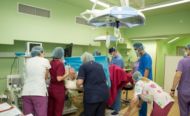 Хирурзите на Комплексния онкологичен център в Бургас оперираха по спешност