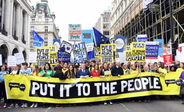 Протестиращи срещу Брекзит шотландци започват да се събират в Единбург