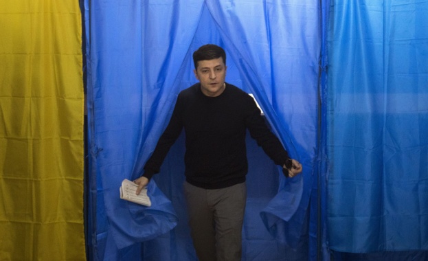 Кандидатът за президент в Украйна Володимир Зеленски изпя няколко фрази