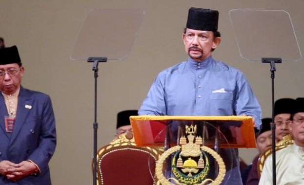 Бруней въвежда нови строги ислямски закони според които еднополовият секс