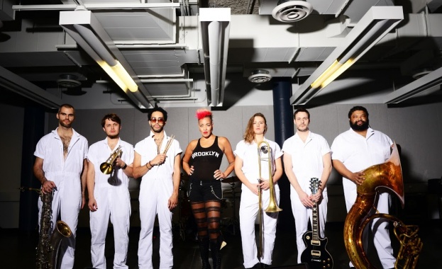 Четири месеца след взривяващия концерт в София Brass Against се