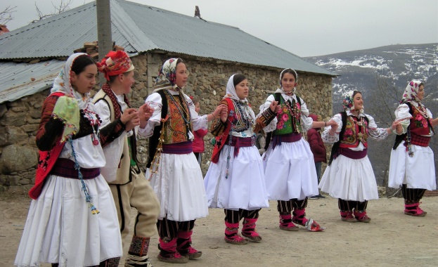 Третият етап на дарителската кампания на Българската национална телевизия Прозорец