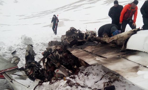 Не са открити документи на мястото на самолетната катастрофа в