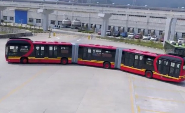 Китайската компания BYD лансира модела си електробус K12A наричайки дългата