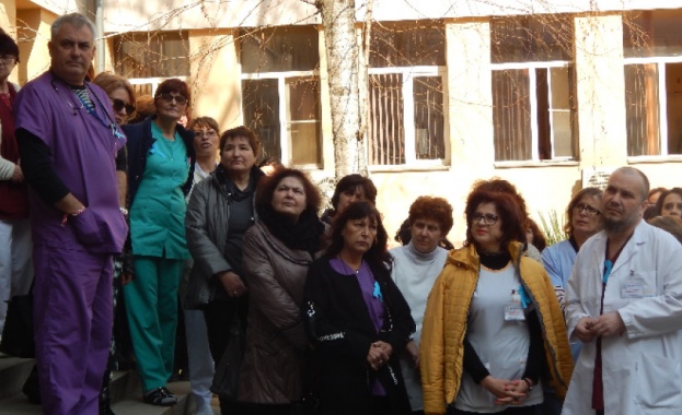 Във Враца се провежда поредният протест на медицинските сестри с