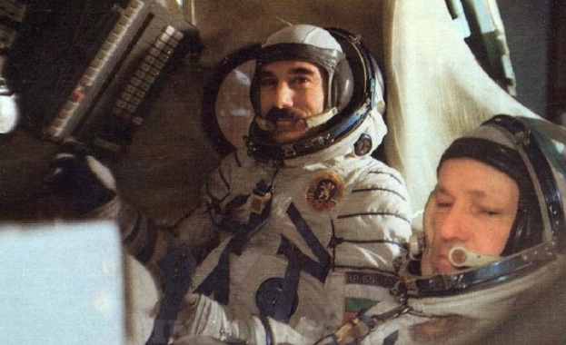 Тържествена празнична вечер посветена на 40 та годишнина от космическия полет