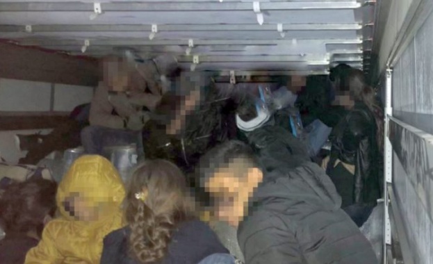 Правоохранителните органи са заловили 950 незаконни мигранти в северозападна турска