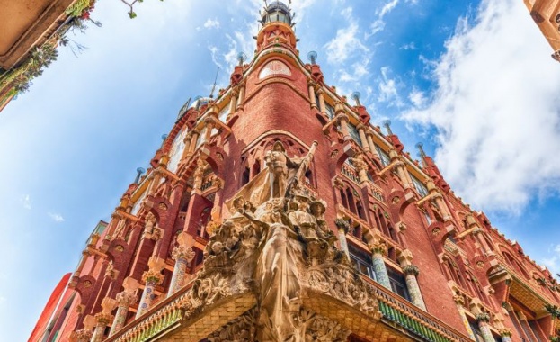 Дворецът на каталунската музика Palau de la m uacute sica catalana е