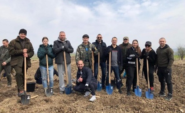 Председателят на ПП МИР Симеон Славчев и членове на партията