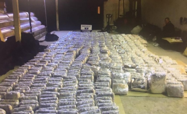 1500 кг марихуана скрита в ТИР е задържана на митница