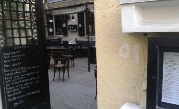 Със съдействието а вероятно и с благословията на чиновници в