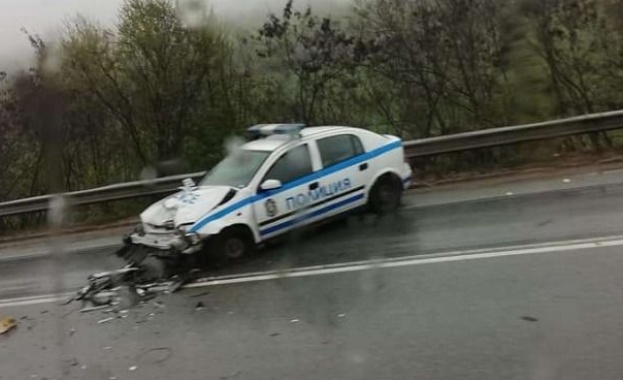 Полицай пострада леко днес при катастрофа между автомобил и патрулка