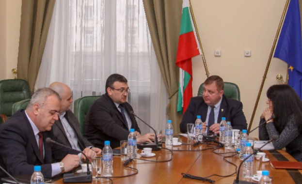 Районната прокуратура повдигна обвинения на тримата задържани за побоя над