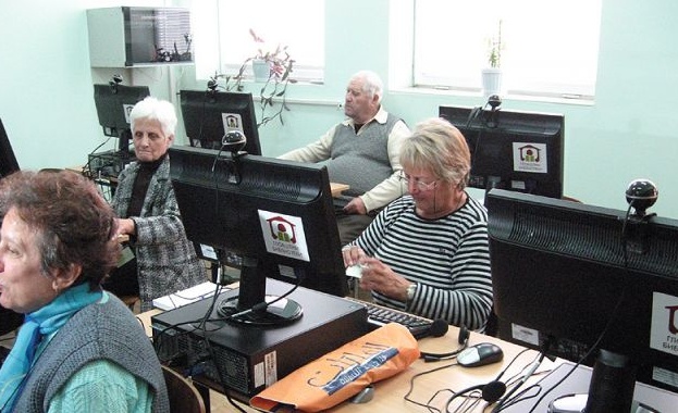 Проектът Изкуство без възраст на Фондация Кредо Бонум връща възрастни