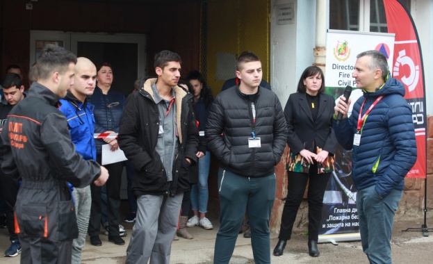 В рамките на 3 дни 28 състезатели от 7 отбора