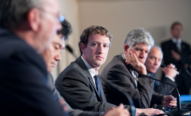 Акционерите на Facebook се опитаха да махнат Марк Зукърбърг от
