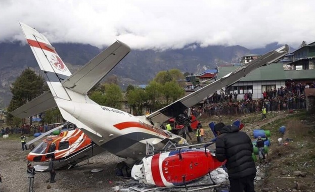 Тежка авиокатастрофа в Непал Най малко двама души загинаха а