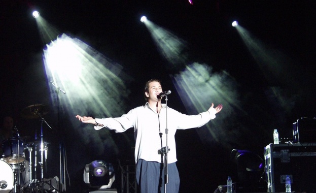 От името на семейството му сестрата на напусналия ни без