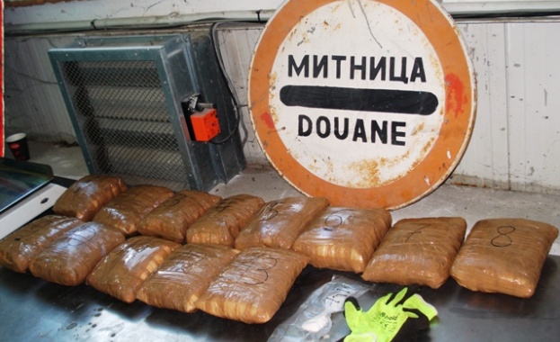 13,665 кг. метаамфетамин задържаха митически и гранични служители в района