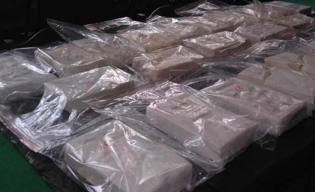 Пакет с наркотици вързан към спасителна жилетка е изплувал вчера