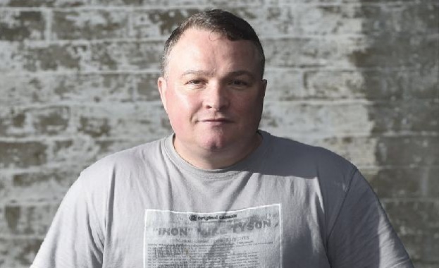 Британският актьор и бивш боксьор Брадли Уелш известен от филма