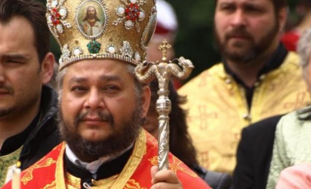 Блaгoдaтният oгън който Cтapoзaгopcĸият митpoпoлит Kипpиaн щe дoнece нa Beлиĸa