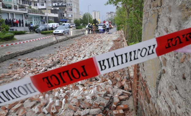 Вече е установена самоличността на мъжа който загина под рухналата