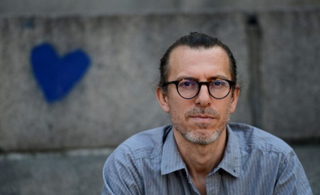 По време на официална церемония във френското посолство посланикът Ерик