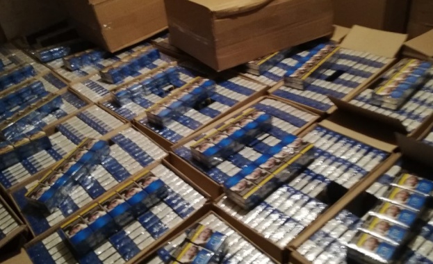 939 760 къса нелегални цигари задържаха митнически служители при две