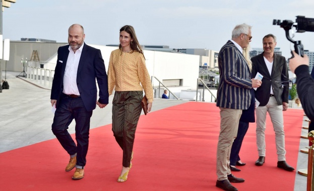 Сред стотиците жертвите на атентатите в Шри Ланка са три