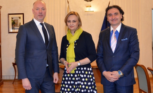 Министърът на транспорта информационните технологии и съобщенията Росен Желязков проведе