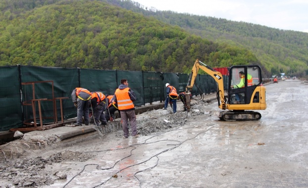 До края на месец ноември ще приключи ремонтът на виадукт