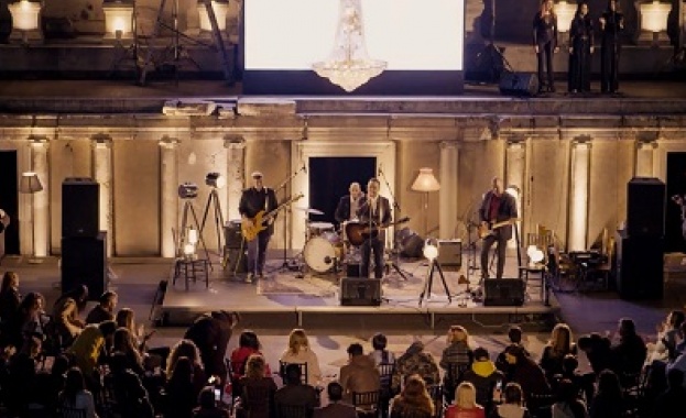 Една от най любимите родни банди Остава изненадаха специално подбрана публика