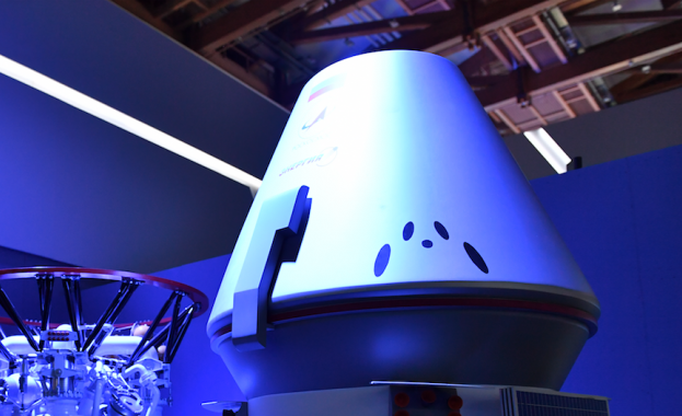 Генералният директор на Роскосмос Дмитрий Рогозин показа на ръководителите на