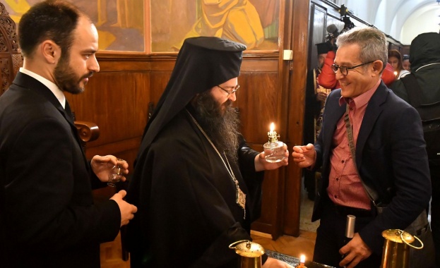 Благодатният огън от Йерусалим загоря в Синодалната палата Той ще