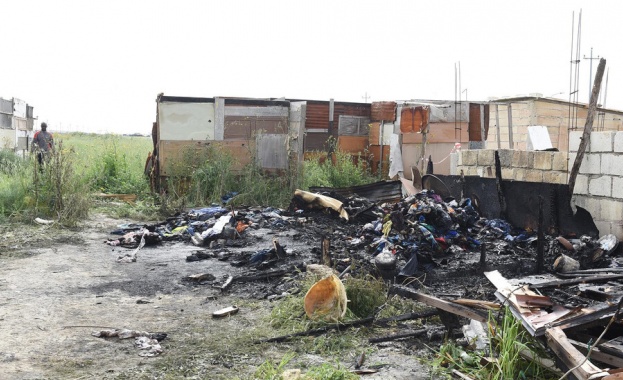 Мъж загина в пожар в печално известен мигрантски лагер в