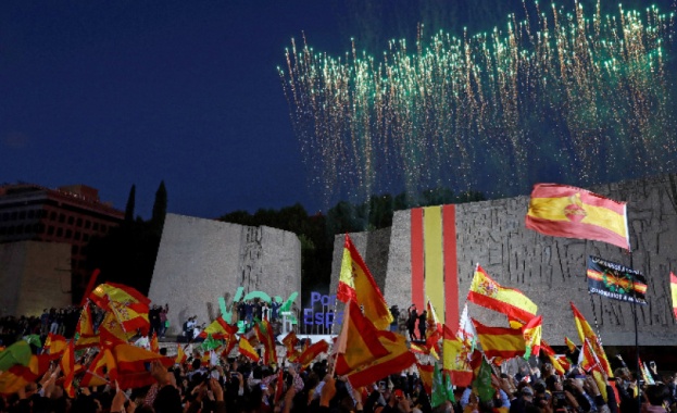 Испанците гласуват днес на третите парламентарни избори в страната за