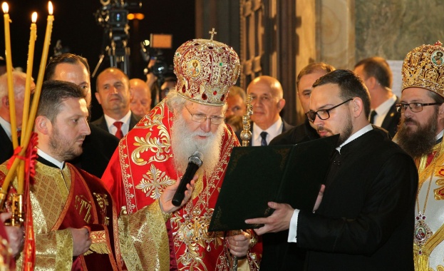 В полунощ Негово Светейшество Българският патриарх Неофит прочете евангелското четиво