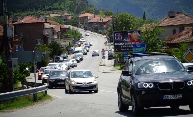 Интензивен е трафикът по Е 79 между Симитли и Благоевград в