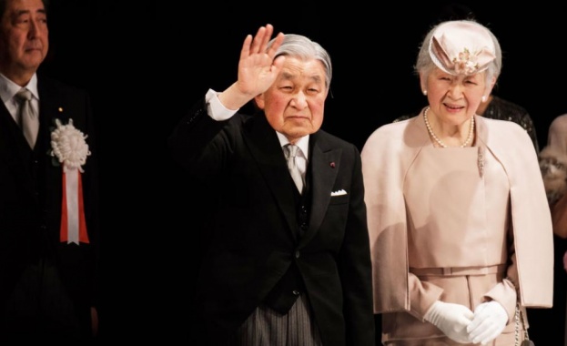 С традиционен ритуал утре в императорския дворец в Токио император