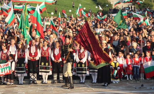 България отдава днес почит на героите от Април 1876 та По